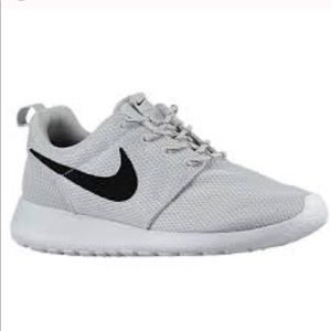 Women’s Nike Roshe Run shoes
